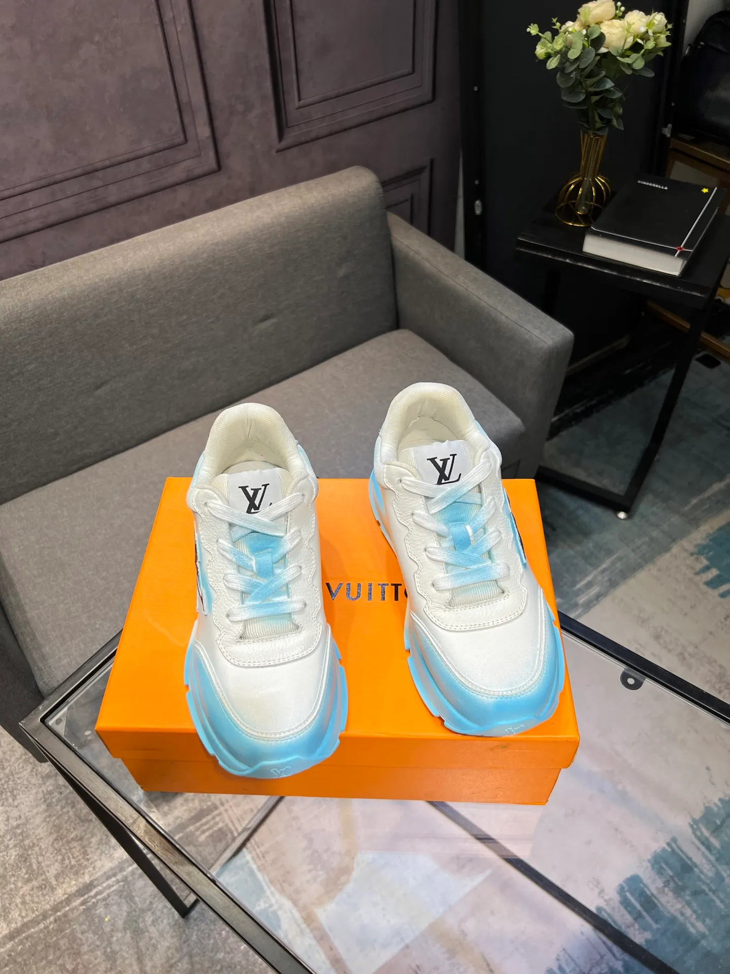 Men's shoes 💰760 LV | Louis Vuitton 2025𝐬𝐬 Spring and summer new styles, couples' models, men's models come out first. The counter focuses on the latest casual shoes. Hard goods are new🆕 ❥Purchase level! Full of high-end feel! A popular model among bloggers at home and abroad, it’s retro and fashionable and looks amazing on your feet! Wear a lot of happiness! Mainly recommended model on the official website★ ▪️Upper: Original custom-made imported calfskin fabric ▪️Inner lining: breathable gauze imported from Italy ▪️Outsole: rubber foam ➕tpu high-end outsole ▪️Shoe size: 36-44 (customized for 45 and 46)